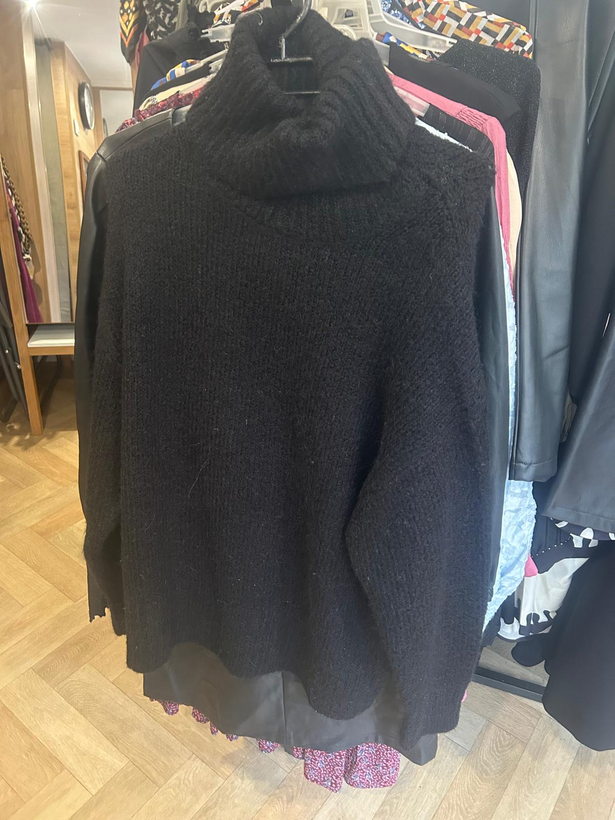 Sweter czarny, golf