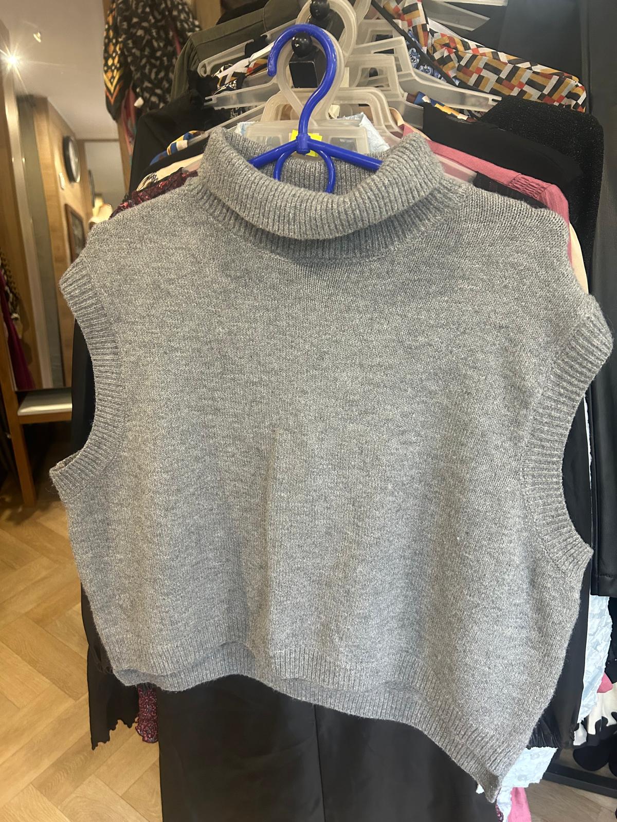Sweter szary, golf, bez rękawów