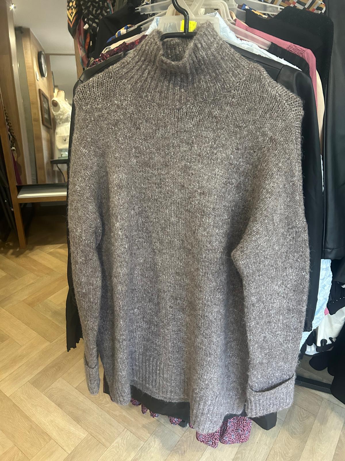 Sweter brązowy, golf